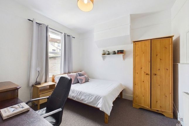 42 Viaduct Road, Brighton photo 3