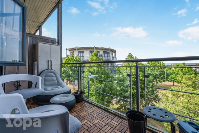 11 Shearwater Court, Waterstone Way, Greenhithe photo 4