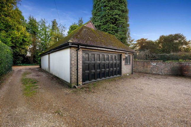 The Old House, Godstone Road, Lingfield photo 4