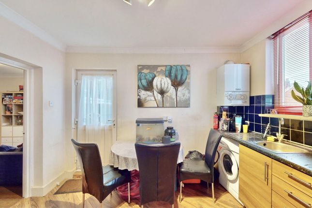 Flat for sale in Pavement Mews, Chadwell Heath