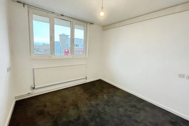 140, PETERBOROUGH photo 2