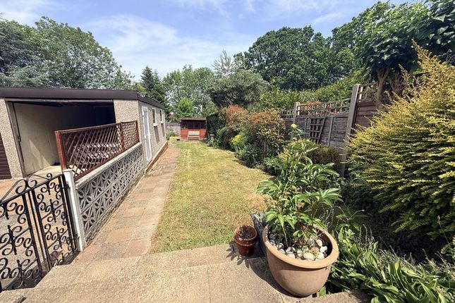 35, Wroxham Gardens, Potters Bar photo 3