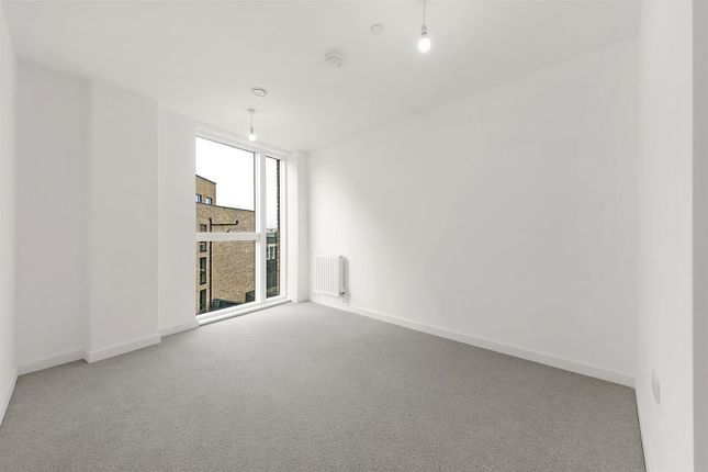 Flat for sale in Copeland Road, London