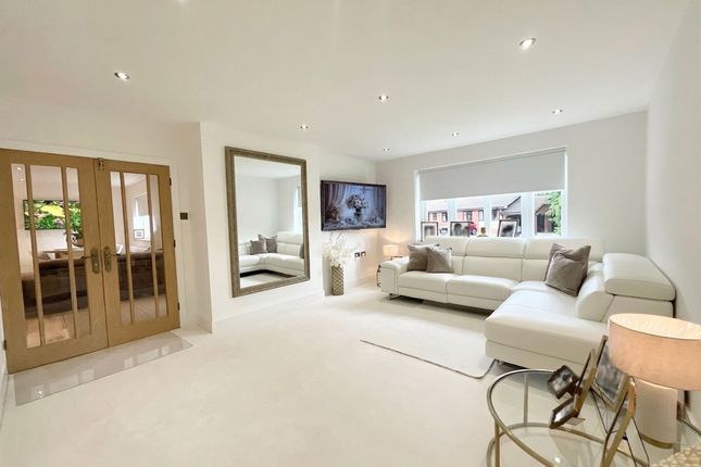 4 Rowley Bank Gardens, Stafford photo 3