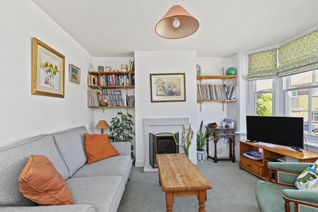 28, Woodley Hill, Chesham photo 4