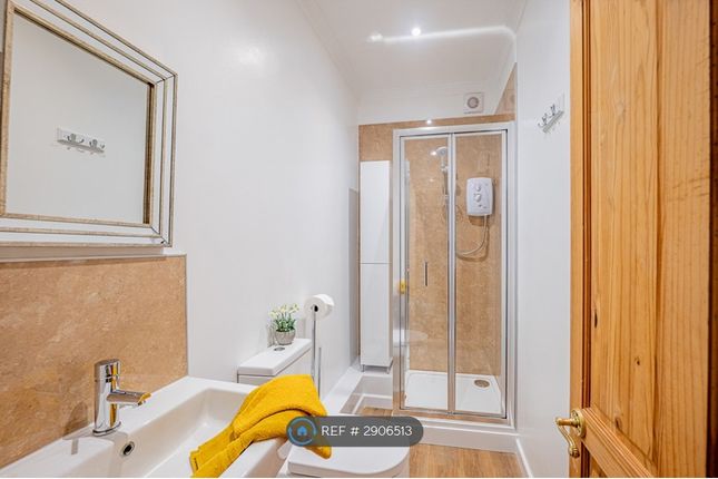 Room   Eastbourne Road, Trowbridge photo 3