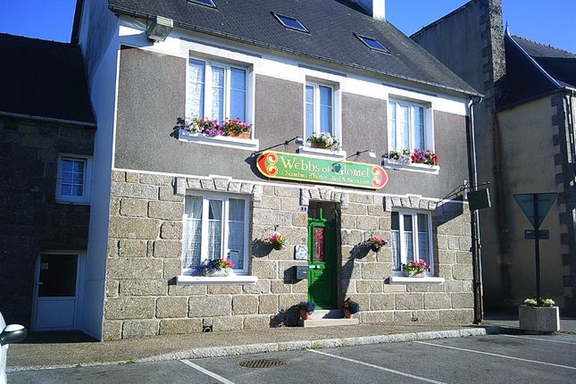 End terrace house for sale in 22110 Glomel, Côtes-D'armor, Brittany, France