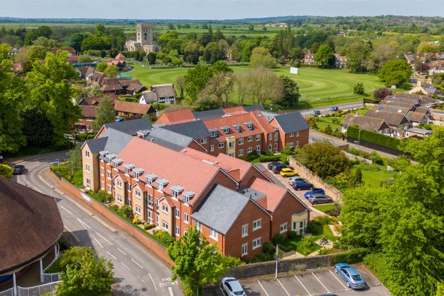 Flat for sale in Greyhound Lane, Thame, Oxfordshire