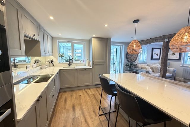 8, Moorhayes Court Devon, Talaton photo 2