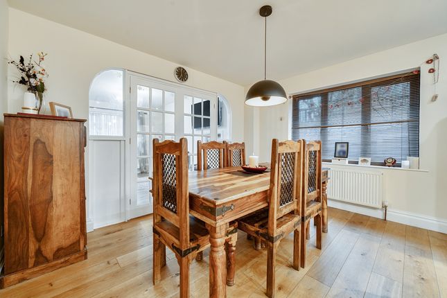 3, Heazle Place, Stroud photo 4