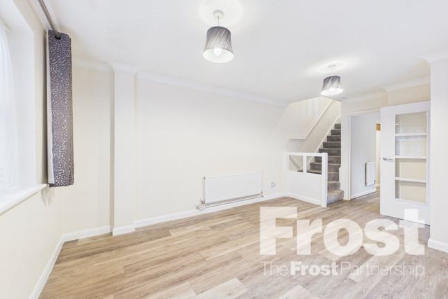 48, Pages Lane, Uxbridge photo 2