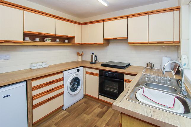 6, Cherry Tree Crescent, Wakefield photo 2