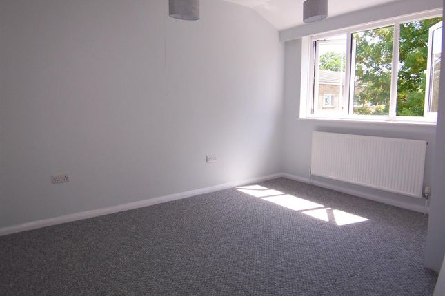 44, Newborough Green, Surrey photo 4