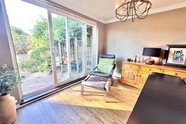5, Berkeley Avenue, Bexleyheath photo 4