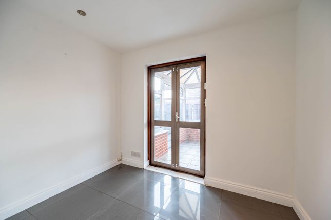 21, Torvill Drive, Nottingham photo 5