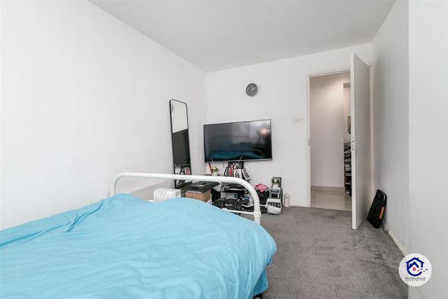 Flat for sale in Chaffinch Close, London