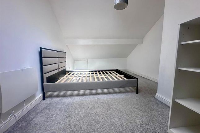 Flat 2, 87-91, Coal Clough Lane, Burnley photo 5