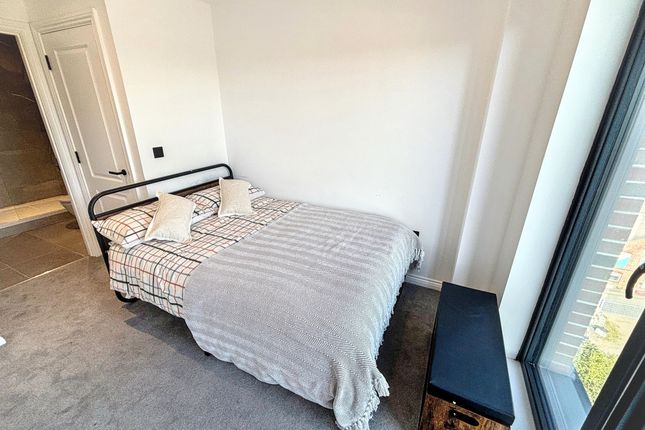 Flat 164, Leeds photo 4