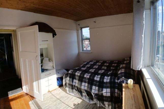 647 Western Boulevard, Nottingham photo 3