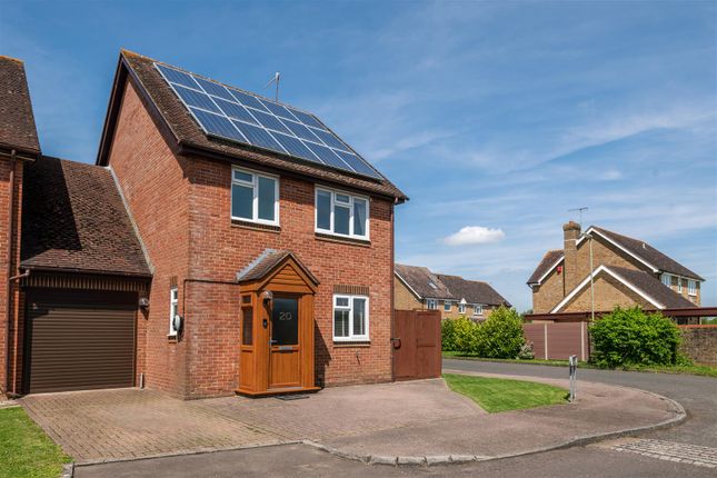 Thumbnail Detached house for sale in Clover Way, Smallfield, Horley
