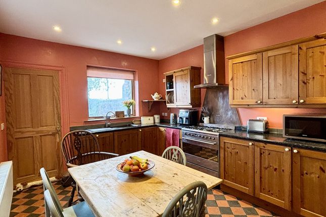7, Alan Road, Llandeilo photo 5