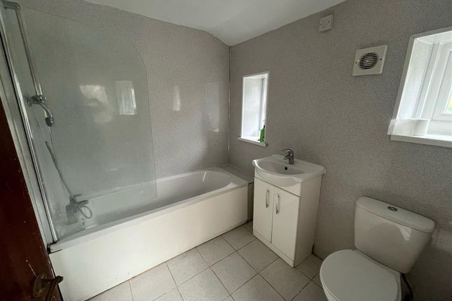 10, James Street, Caerphilly photo 4
