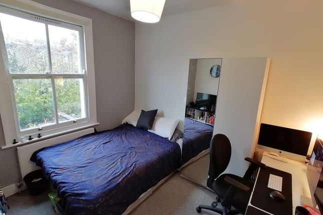 Flat to rent in Yeate Street, London