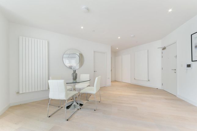 Flat for sale in Park View Place, Royal Wharf, London