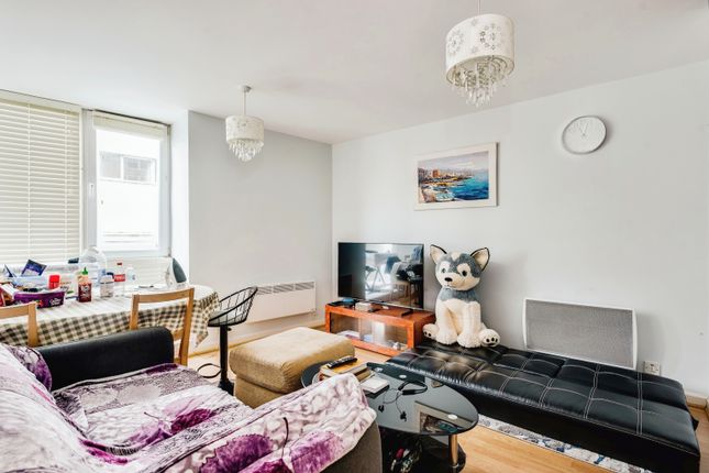 Flat for sale in The Plazza, Swindon