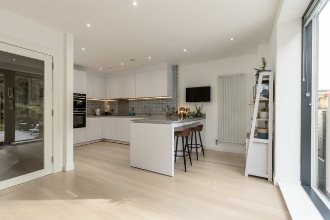 18, Sassoon Grove, Edinburgh photo 5