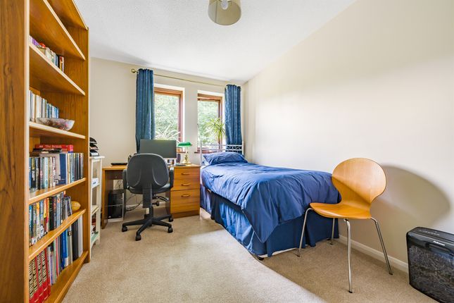 Flat for sale in Uplands Park Road, Enfield