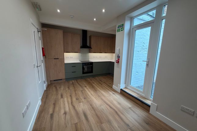Room 5, 40a Sadler Gate, Derby photo 3