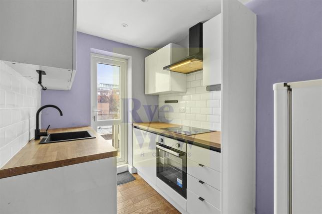 Top Flat 21a, Crendon Street, High Wycombe photo 4