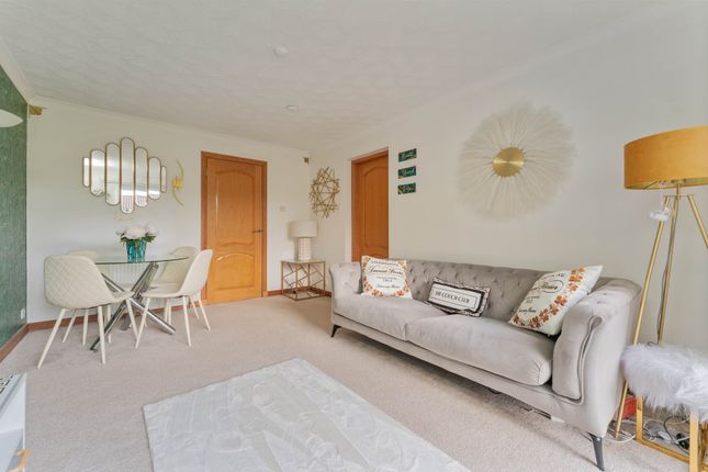 11, Rhumhor Gardens, Johnstone photo 3