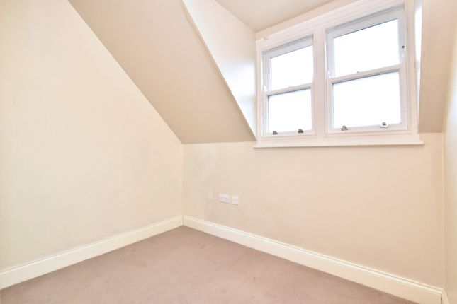 Flat to rent in Manor Grove, Beckenham