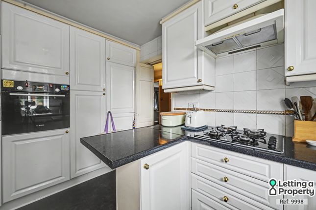 Flat 9, Oxford Court, Queens Drive, London photo 4