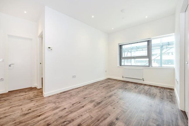 Thumbnail Flat to rent in Delta Point, Wellesley Road, Croydon