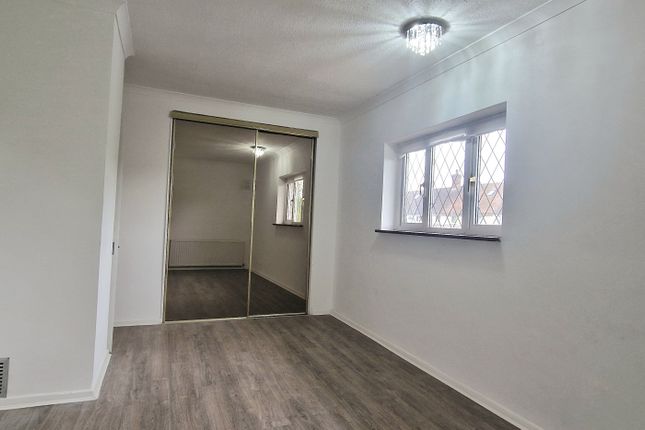 Property to rent in Valley Rise, Watford