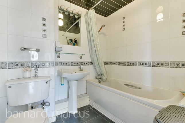 Flat for sale in Orchid Gardens, Hounslow