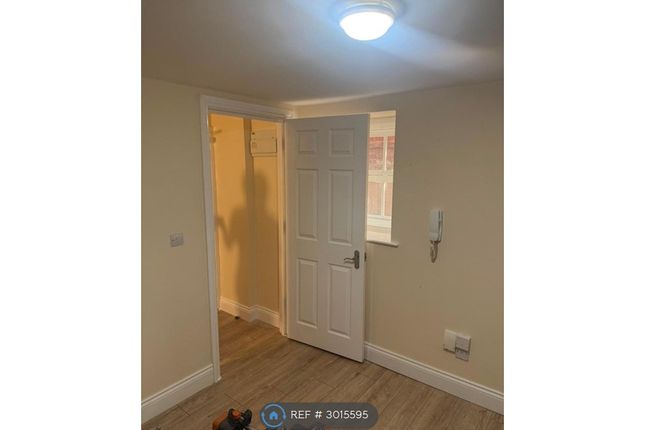 Flat, Princess Road West, Leicester photo 3