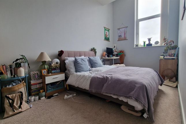 Flat for sale in New York Road, Leeds
