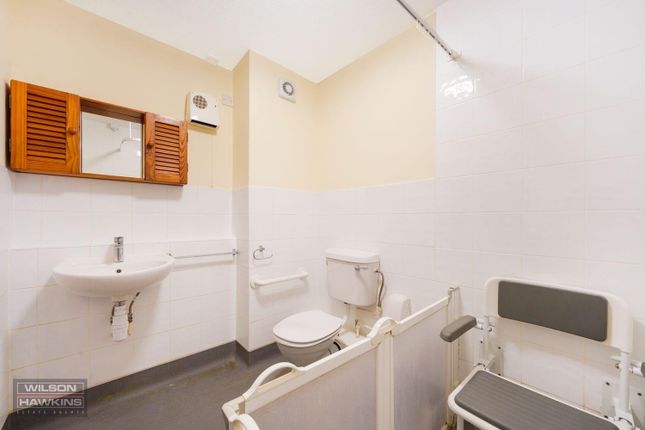 37, Betjeman Close, Pinner photo 3