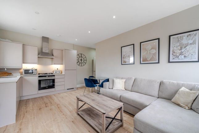 19 Buckingham House East, The Broadway, Stanmore photo 3