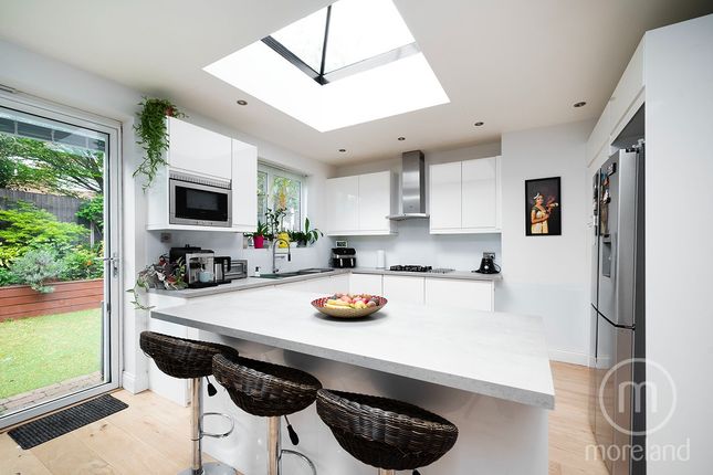 38, Clifton Gardens, London photo 4