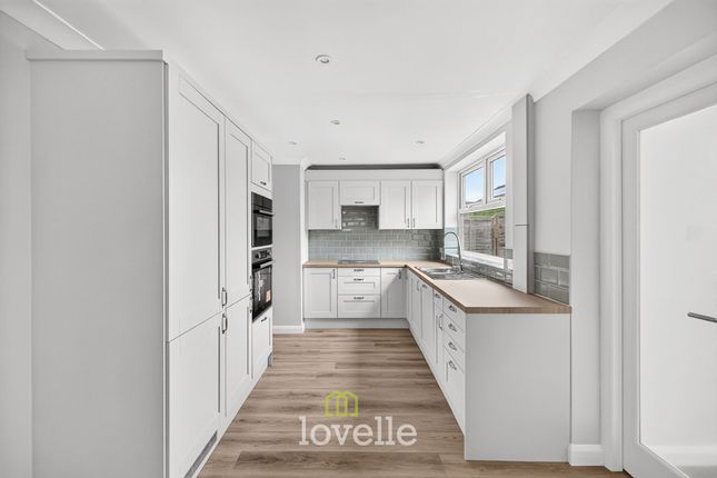 13 Carmen Crescent, Grimsby photo 3
