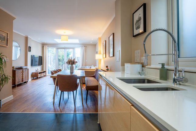Huntingdon Drive, Romford photo 4