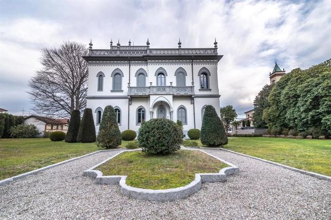 Villa for sale in Lesa, Piemonte, 28040, Italy