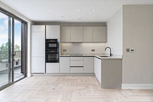 Flat 14, 1 Smitham Bottom Lane, Purley photo 4
