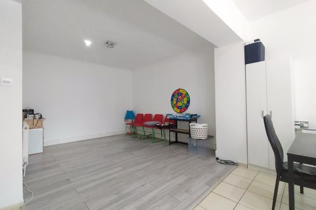 130, Risley Avenue, London photo 3