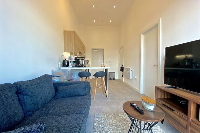 Flat to rent in Birtin Works, Henry St
